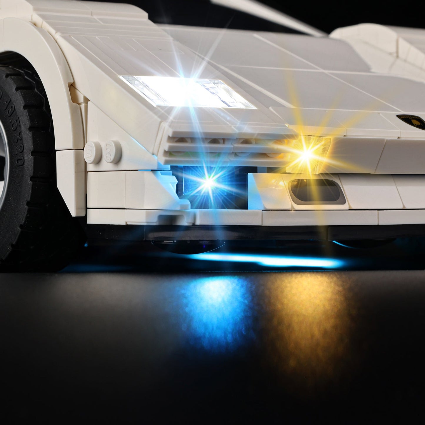 10337-Lamborghini_Countach-Detail_Light2_7b4bd694-c289-43c9-9f93-50fbfe360787.jpg