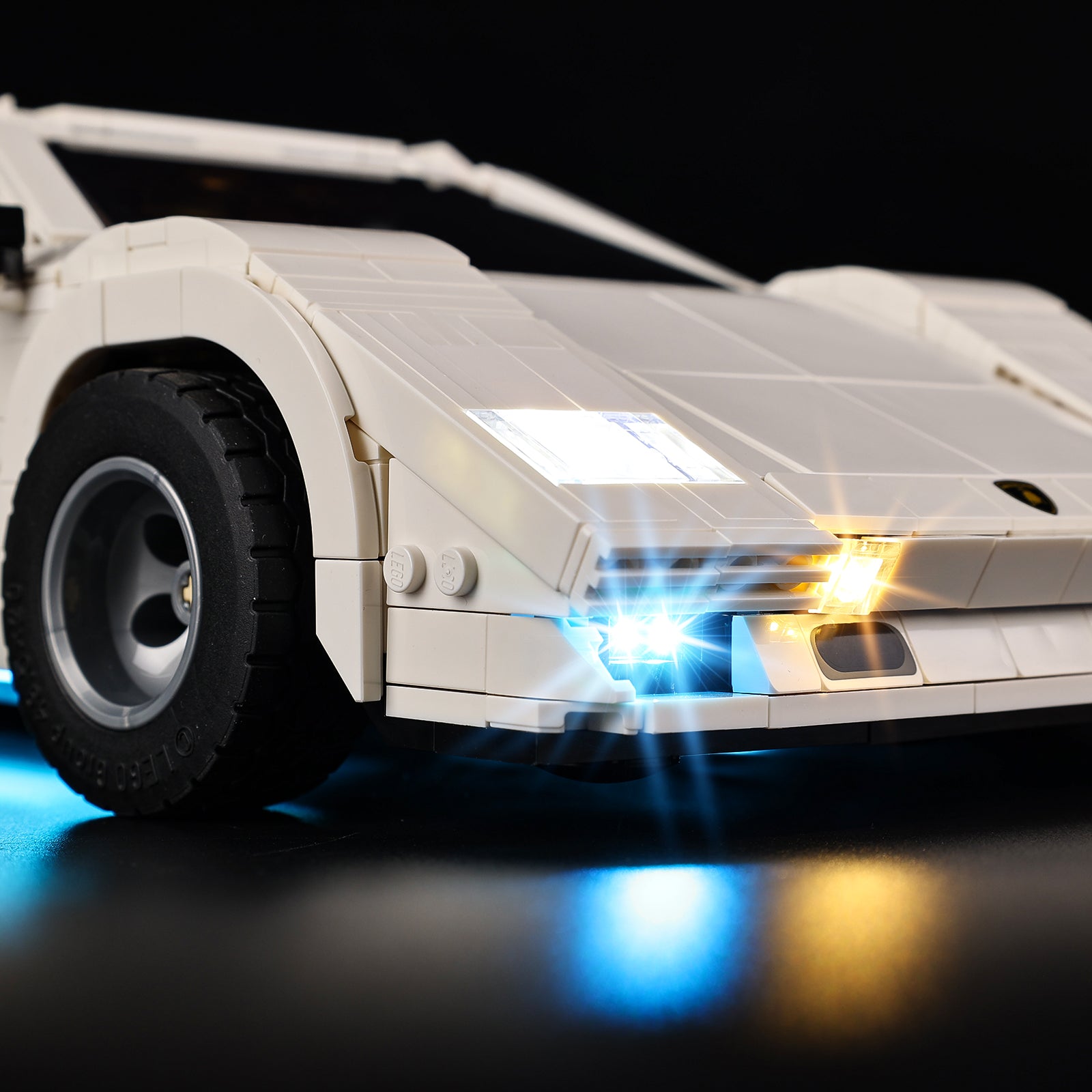 10337-Lamborghini_Countach-Detail_Light7_94073a95-21b6-47a8-be6a-7432bd3d563e.jpg