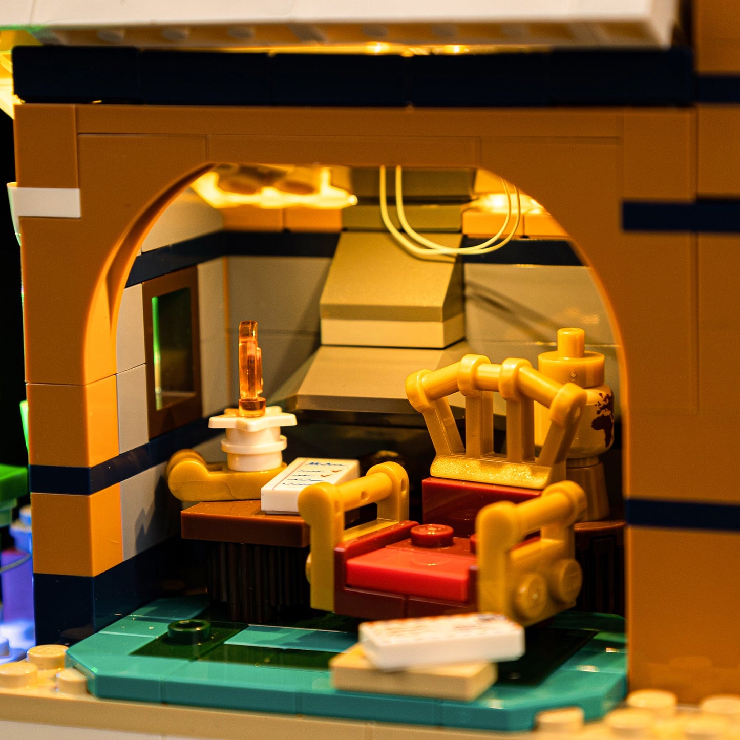 Santa's Workshop 10339 - Image 9