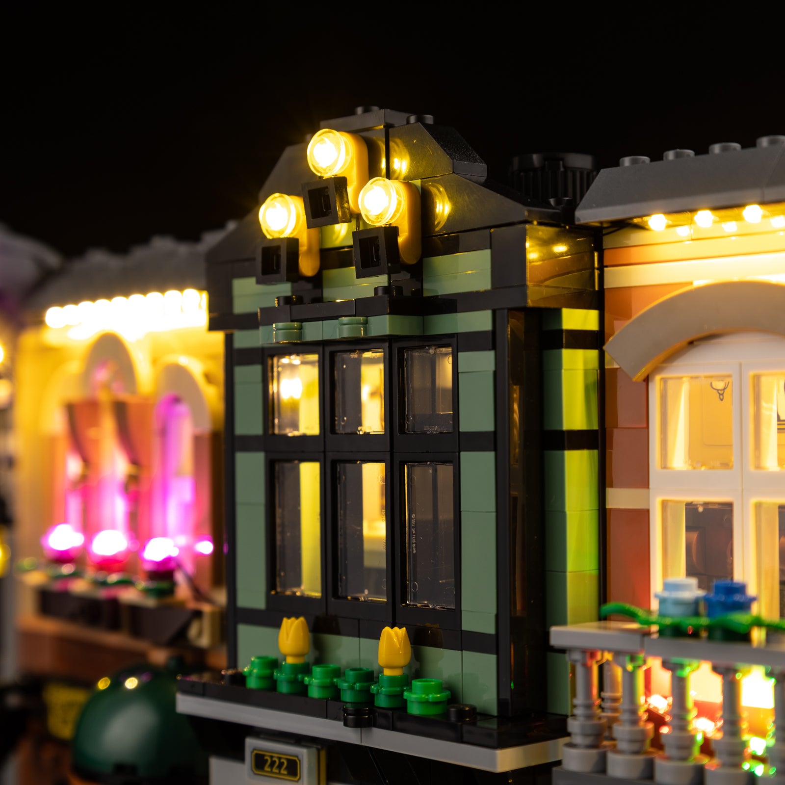 Kyglaring Light Kit for LEGO Sherlock Holmes: Book Nook 10351 - Detail View (LED close-up)