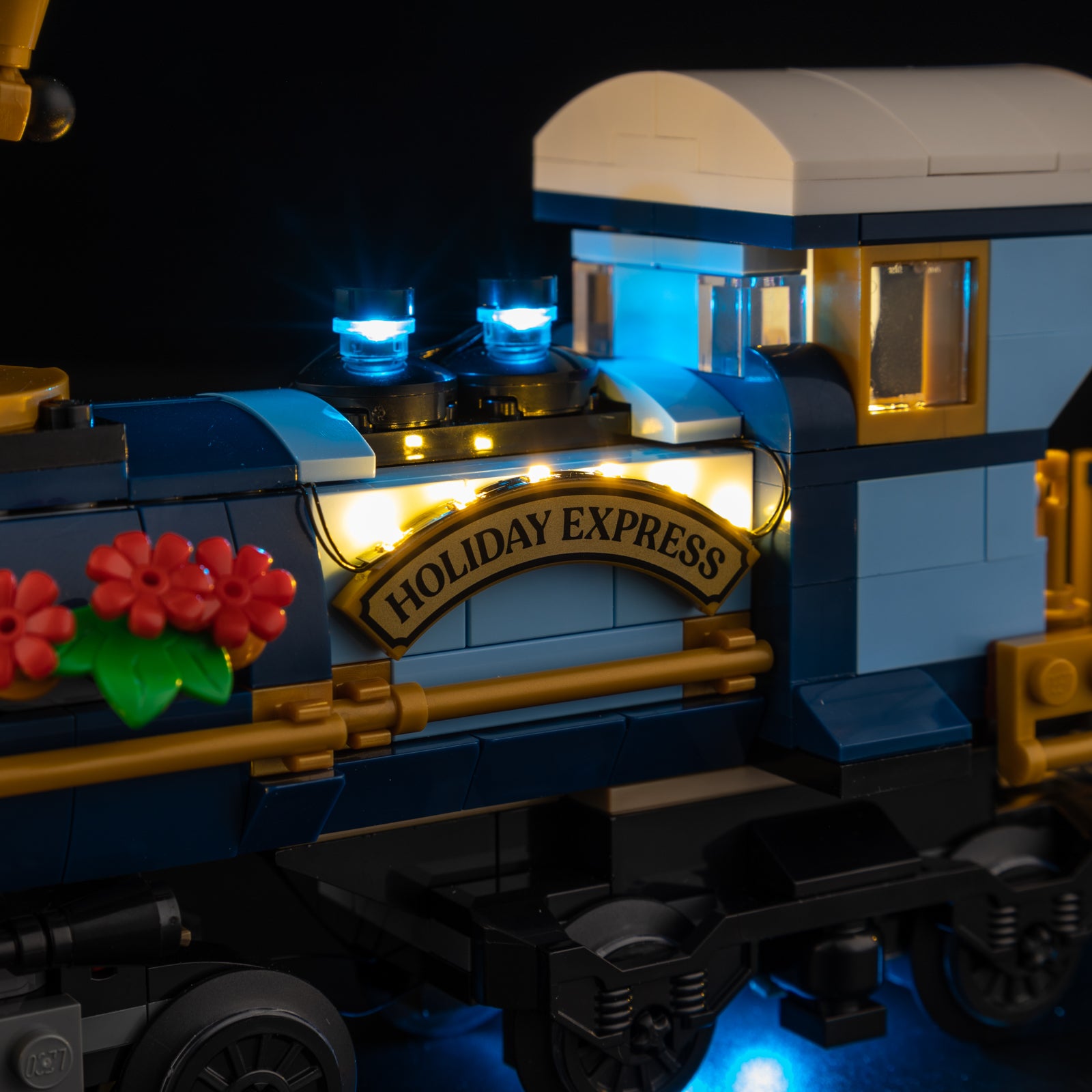 10361-Holiday-Express-Train-Detail Light3.jpg