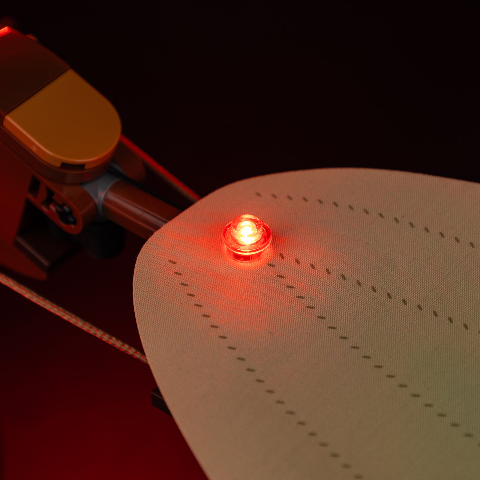 10363-Leonardo-da-Vincis-Flying-Machine-Detail Light3.jpg