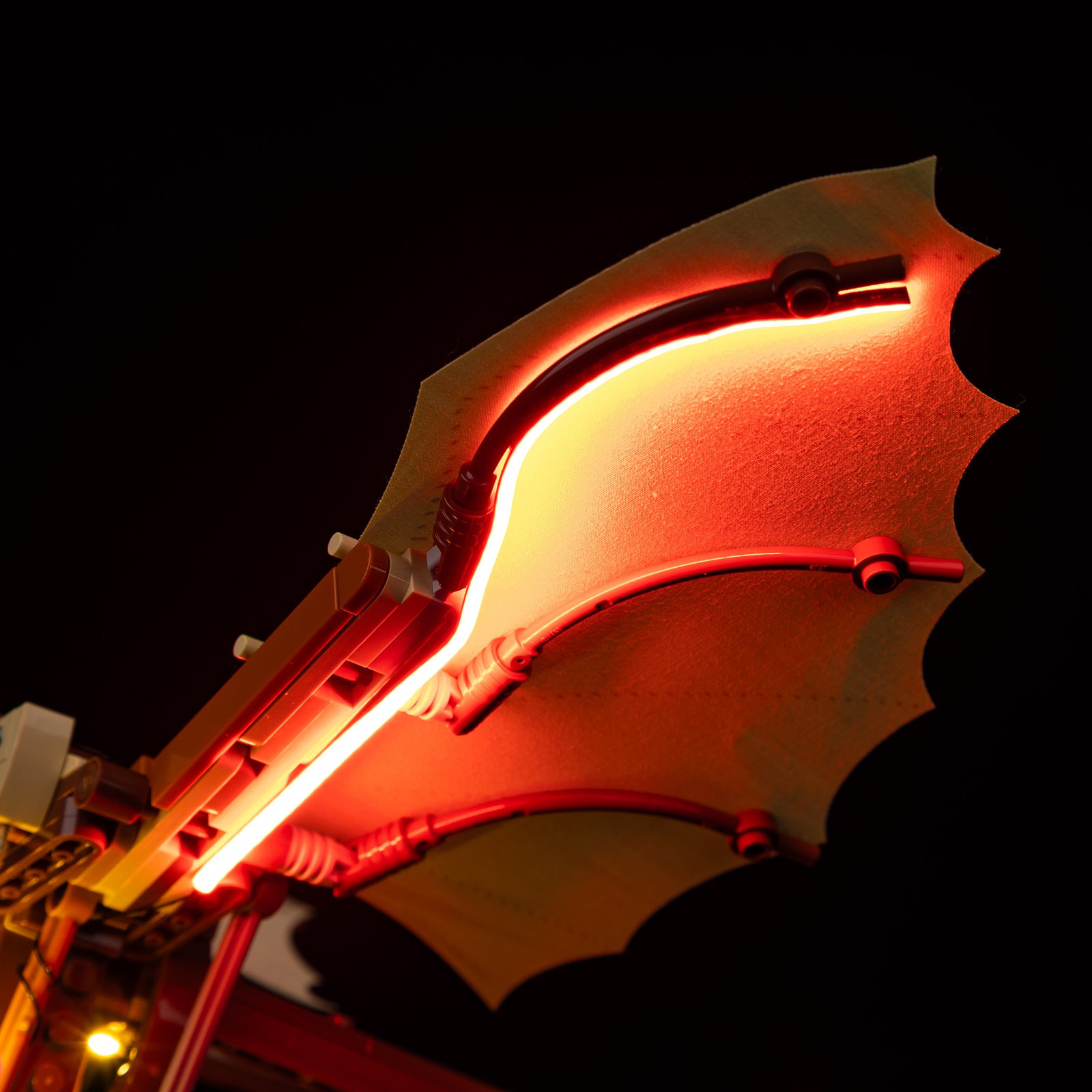 10363-Leonardo-da-Vincis-Flying-Machine-Detail Light4.jpg