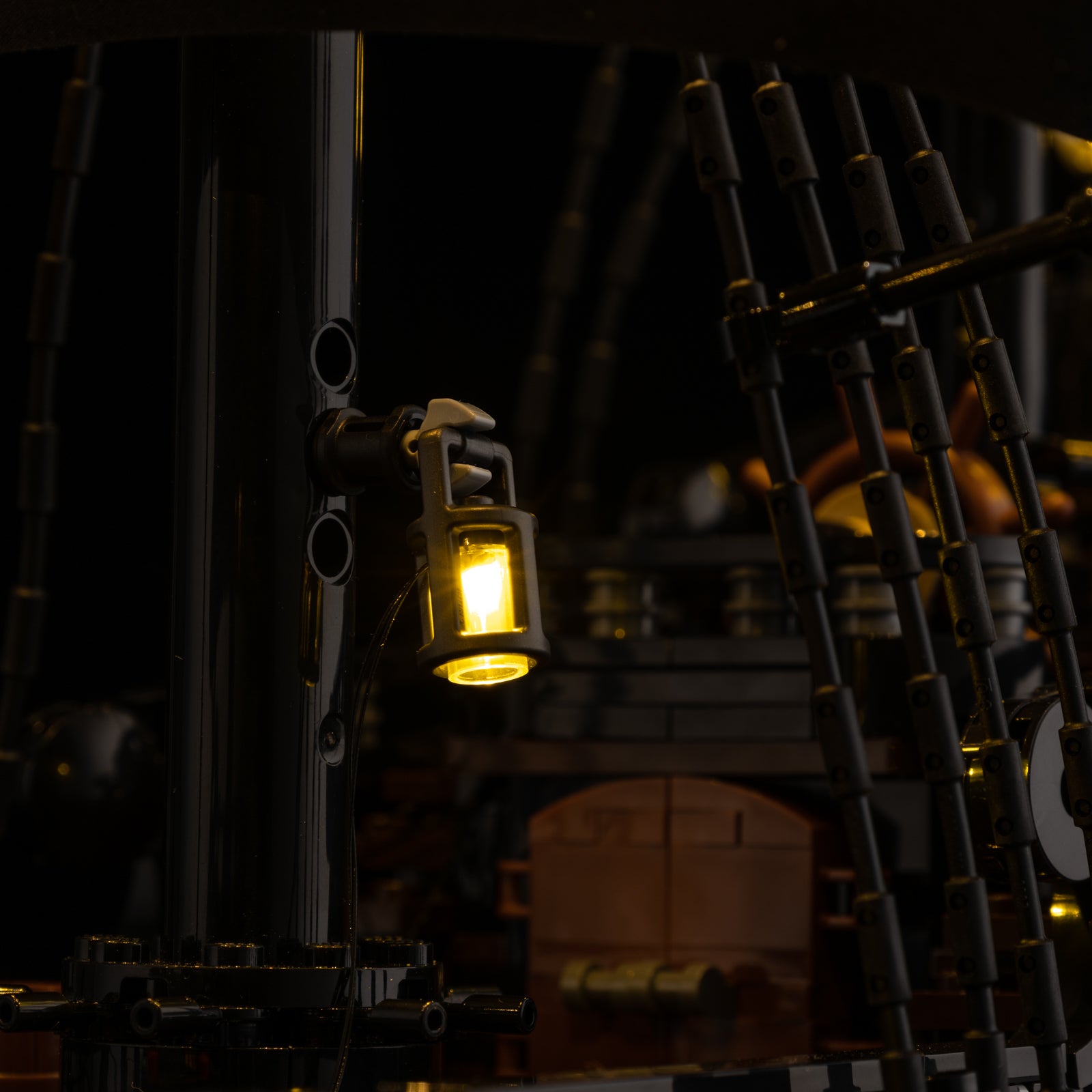 10365-Captain-Jack-Sparrows-Pirate-Ship-Detail Light1.jpg