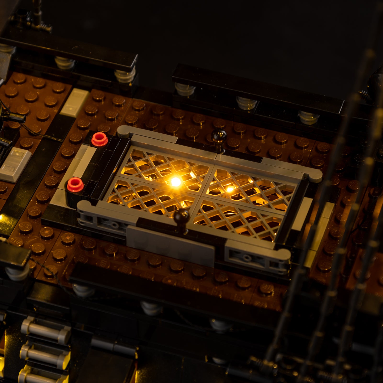 10365-Captain-Jack-Sparrows-Pirate-Ship-Detail Light2.jpg