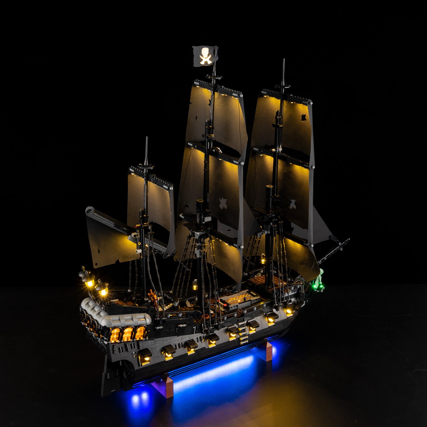 10365-Captain-Jack-Sparrows-Pirate-Ship-Light4.jpg