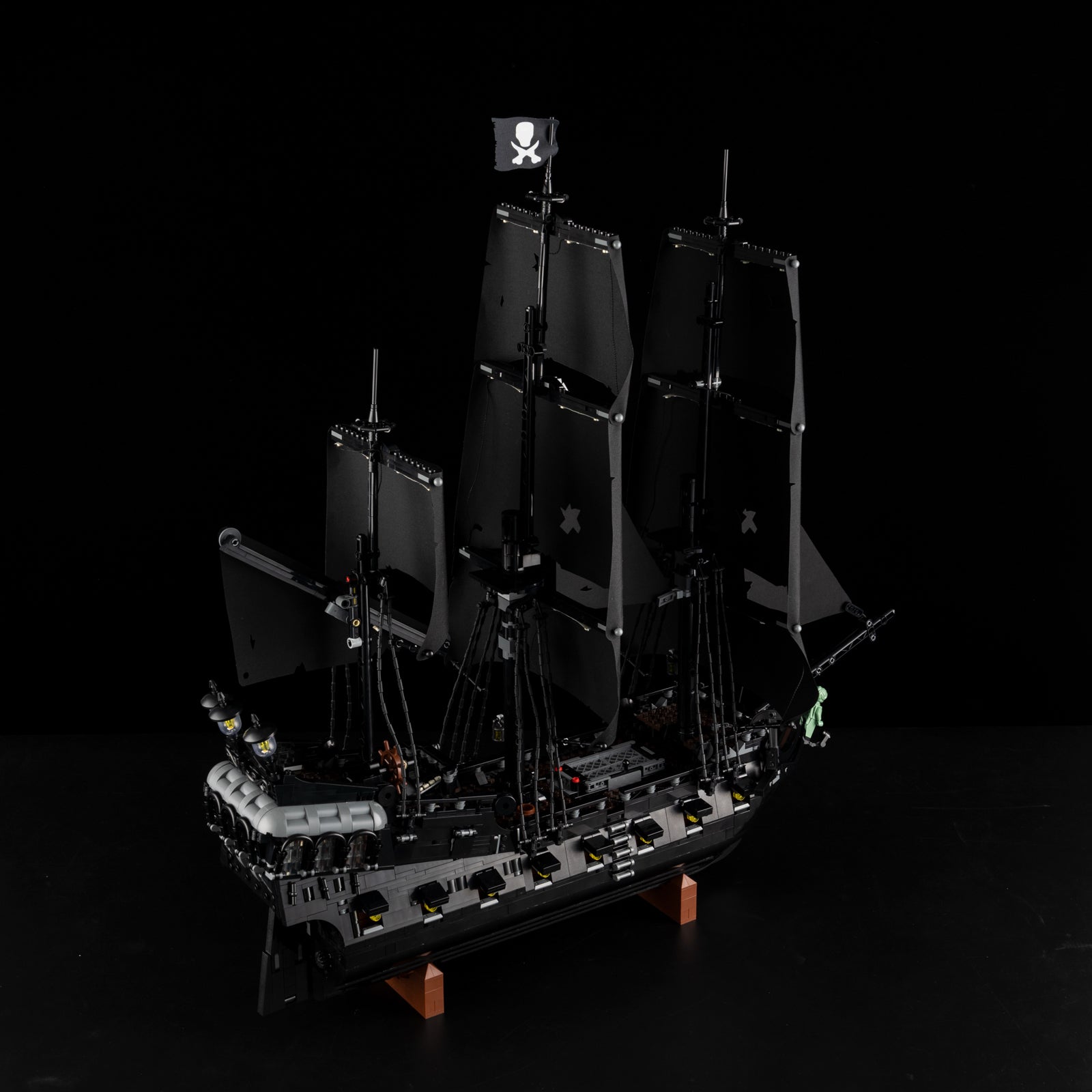 Light Kit For LEGO Captain Jack Sparrow's Pirate Ship 10365 - Gallery Image 16