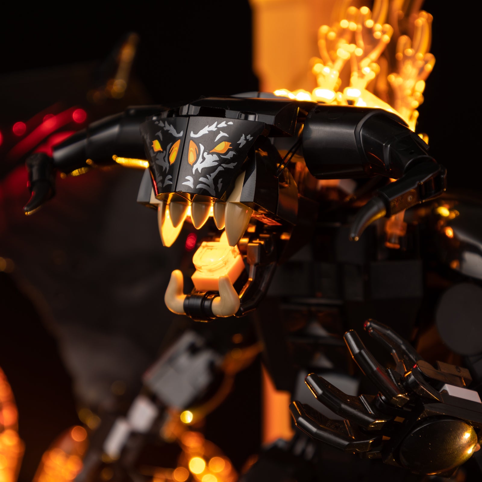 10367-The-Lord-of-the-Rings-Balrog-Book-Nook-Detail Light1.jpg