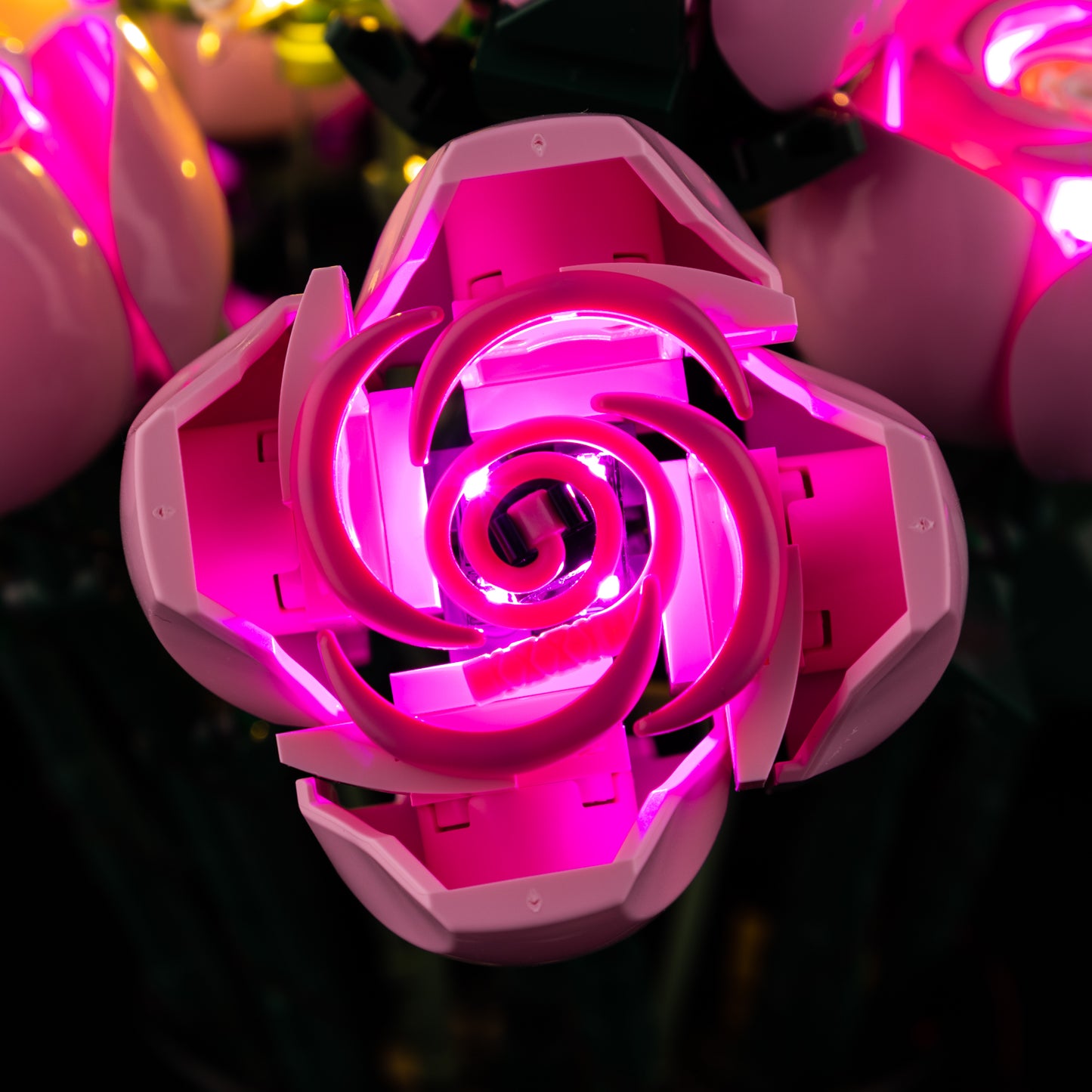 10374-Bouquet-of-Pink-Roses-Detail Light5.jpg