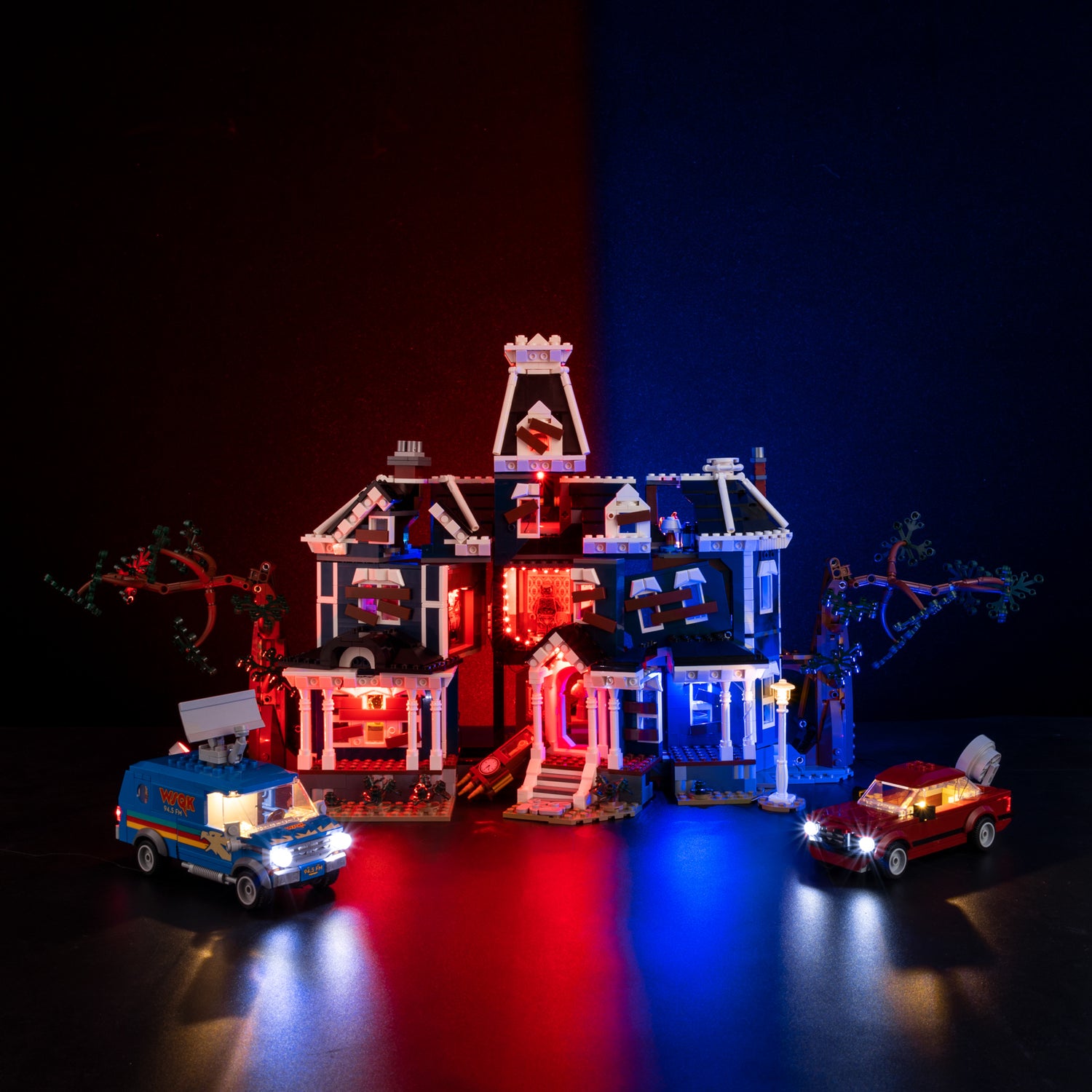 Front view of the assembled Stranger Things: The Creel House LEGO lighting