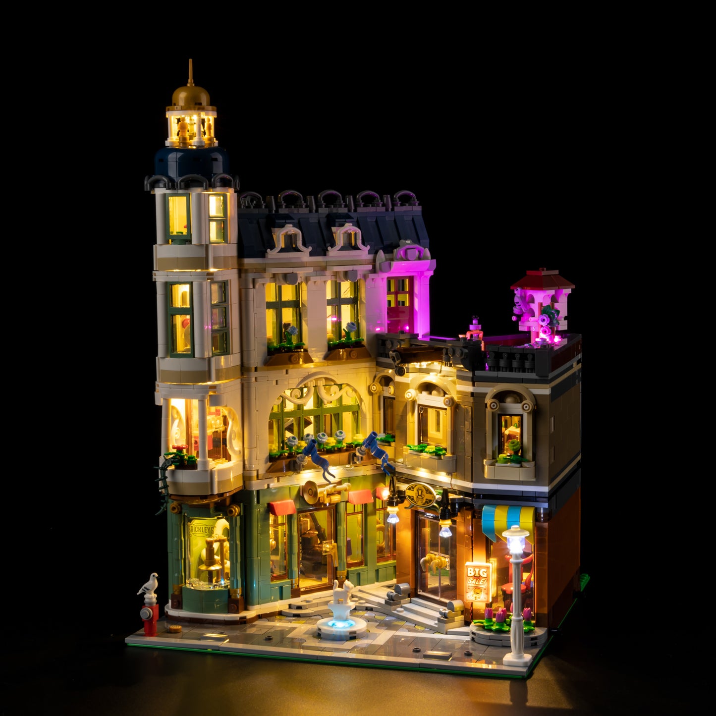 Front view of the assembled Shopping Street LEGO lighting