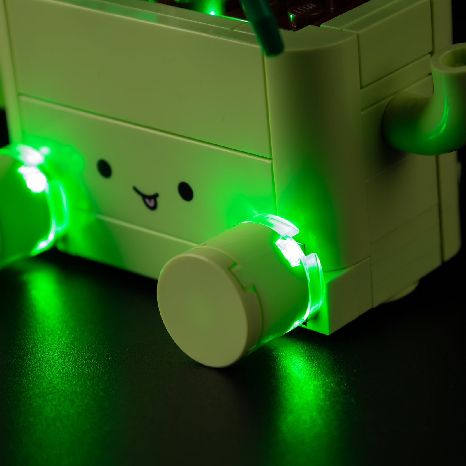 Close-up of LEGO 11506 Green flowerpot