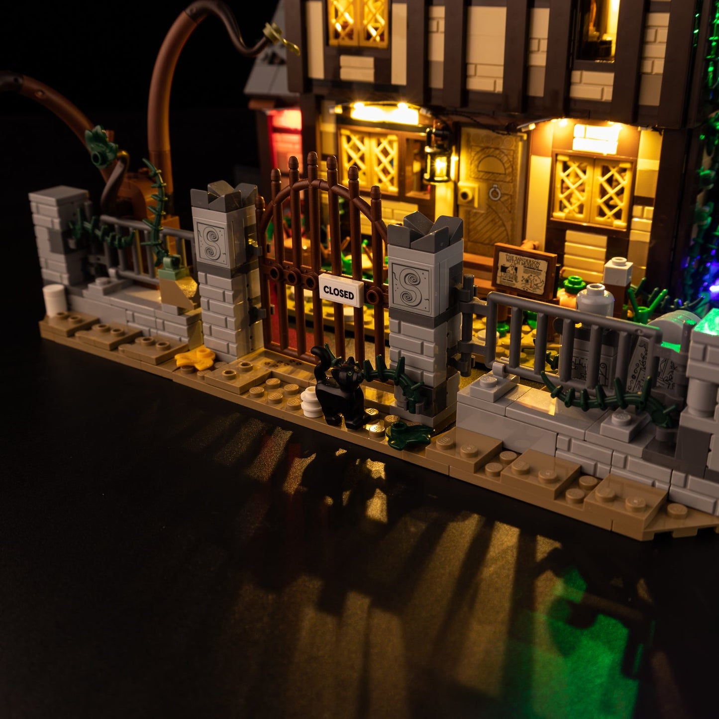 Light Kit For LEGO Disney-Hocus-Pocus-The-Sanderson-Sisters-Cottage 21341 - Gallery Image 16