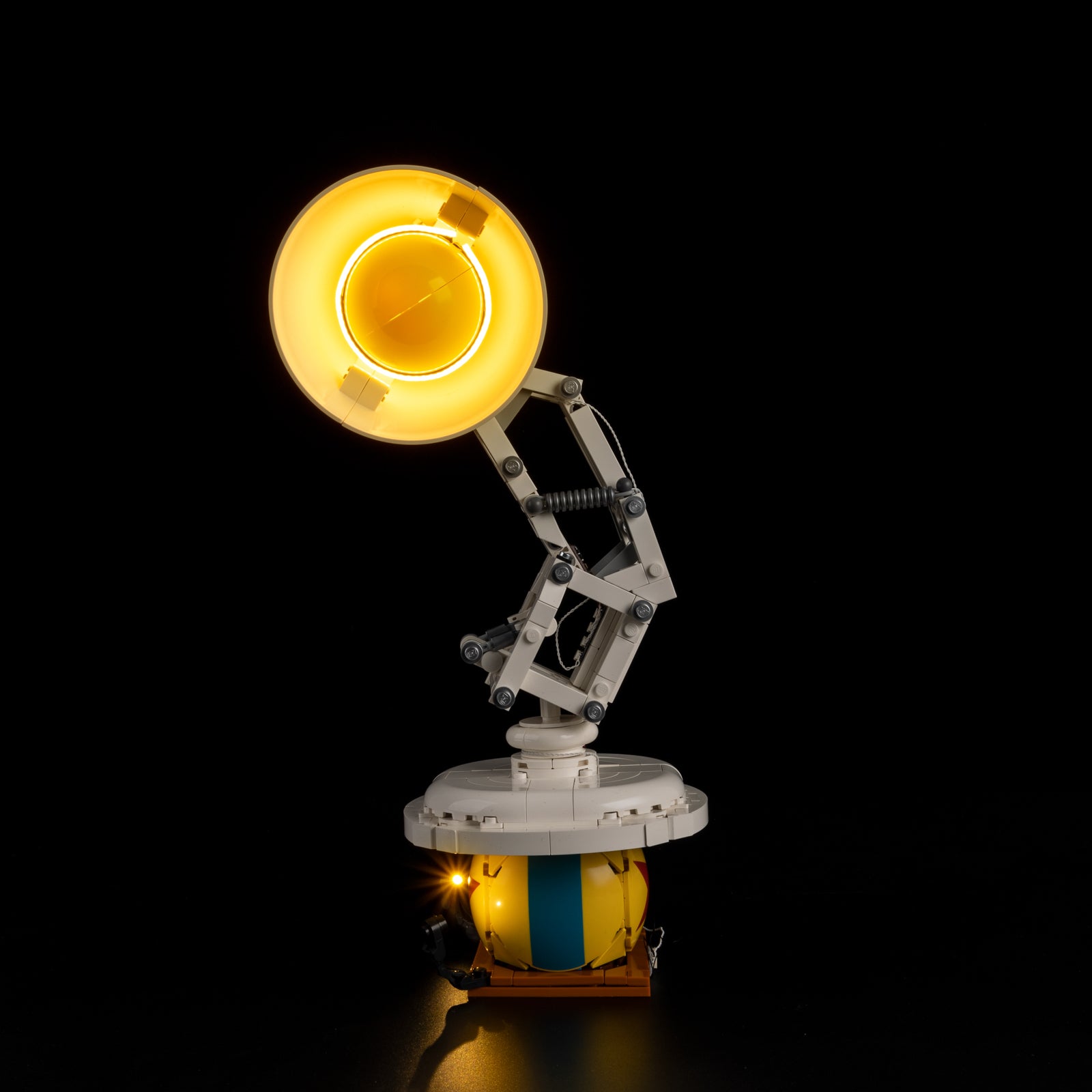 21357-Disney-Pixar-Luxo-Jr-Light2.jpg