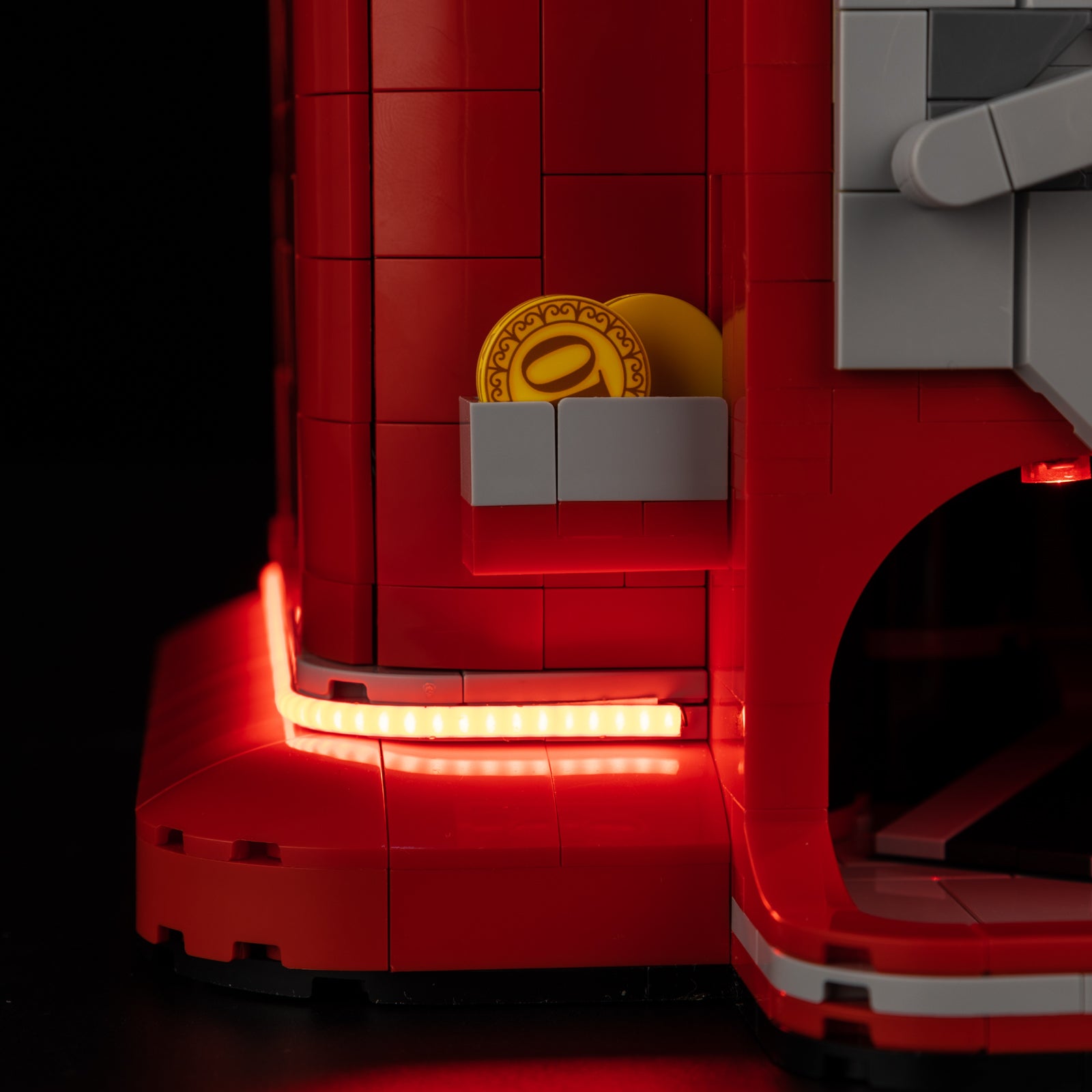 21358-Minifigure-Vending-Machine-Detail Light2.jpg