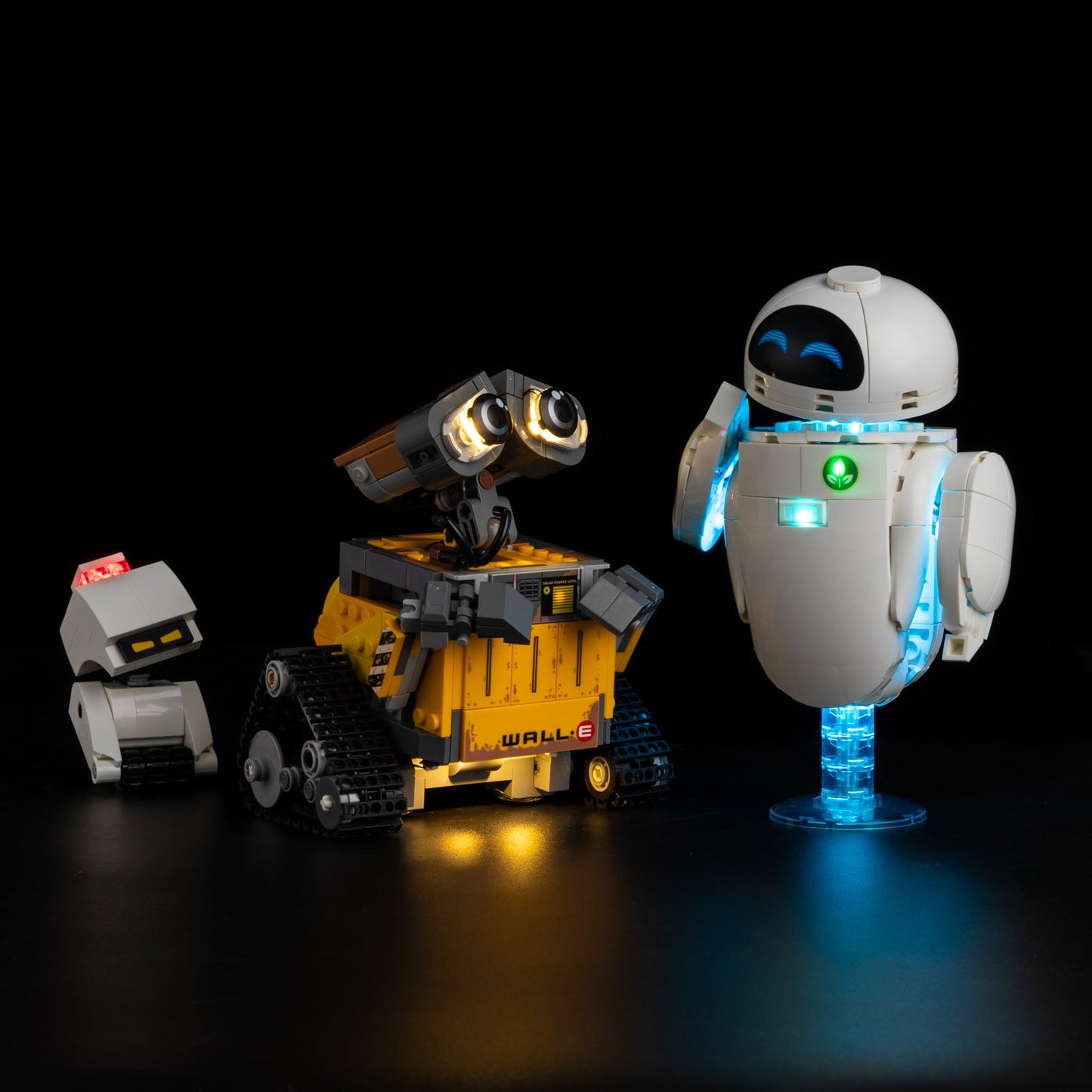 Light Kit For LEGO Wall-E and Eve 43279 - 43279-Wall-E-and-Eve-1-on (lights on)