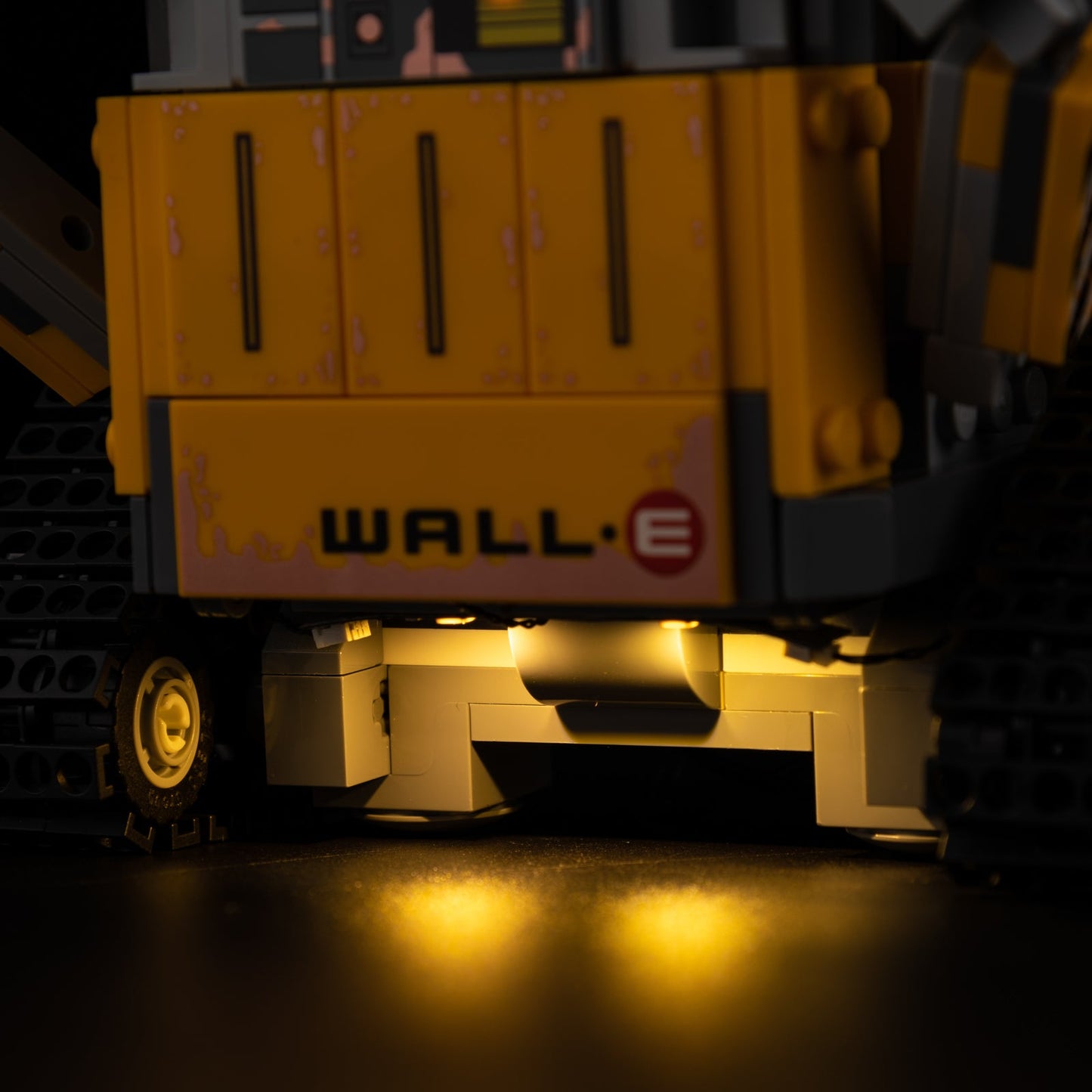 Light Kit For LEGO Wall-E and Eve 43279 - 43279-Wall-E-and-Eve-8-details