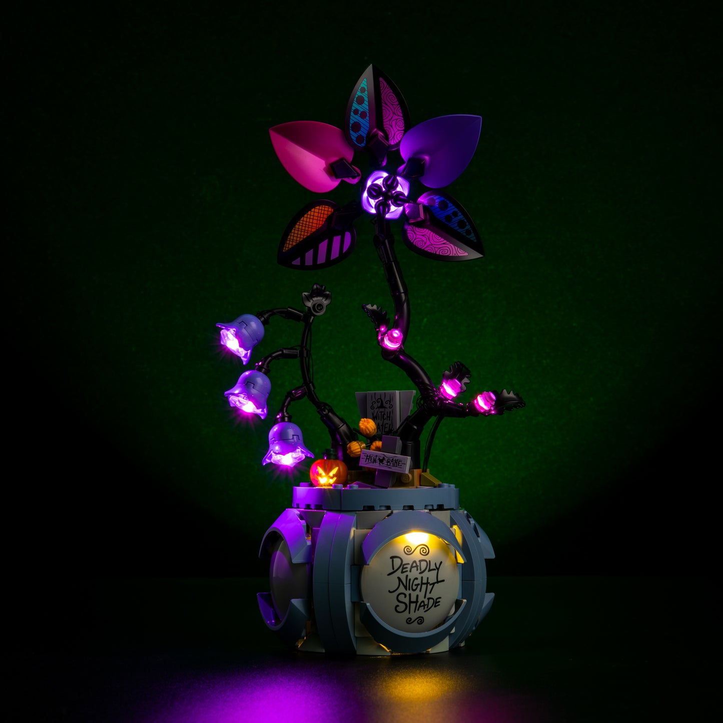 Front view of the assembled Sally's Flowerpot LEGO Lighting