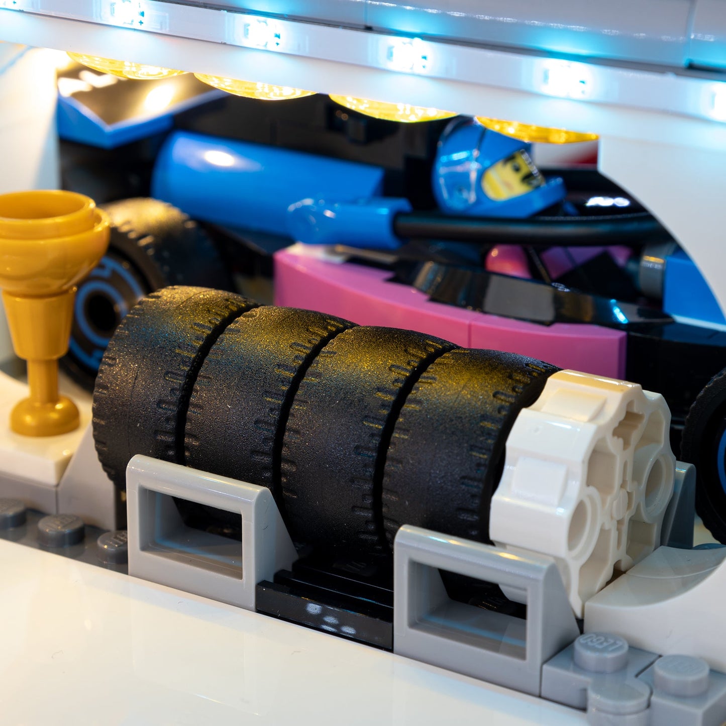 Light Kit For LEGO F1 Garage and Mercedes AMG and Alpine Cars 60444 - 60444-F1-Garage-and-Mercedes-AMG-and-Alpine-Cars-12-details