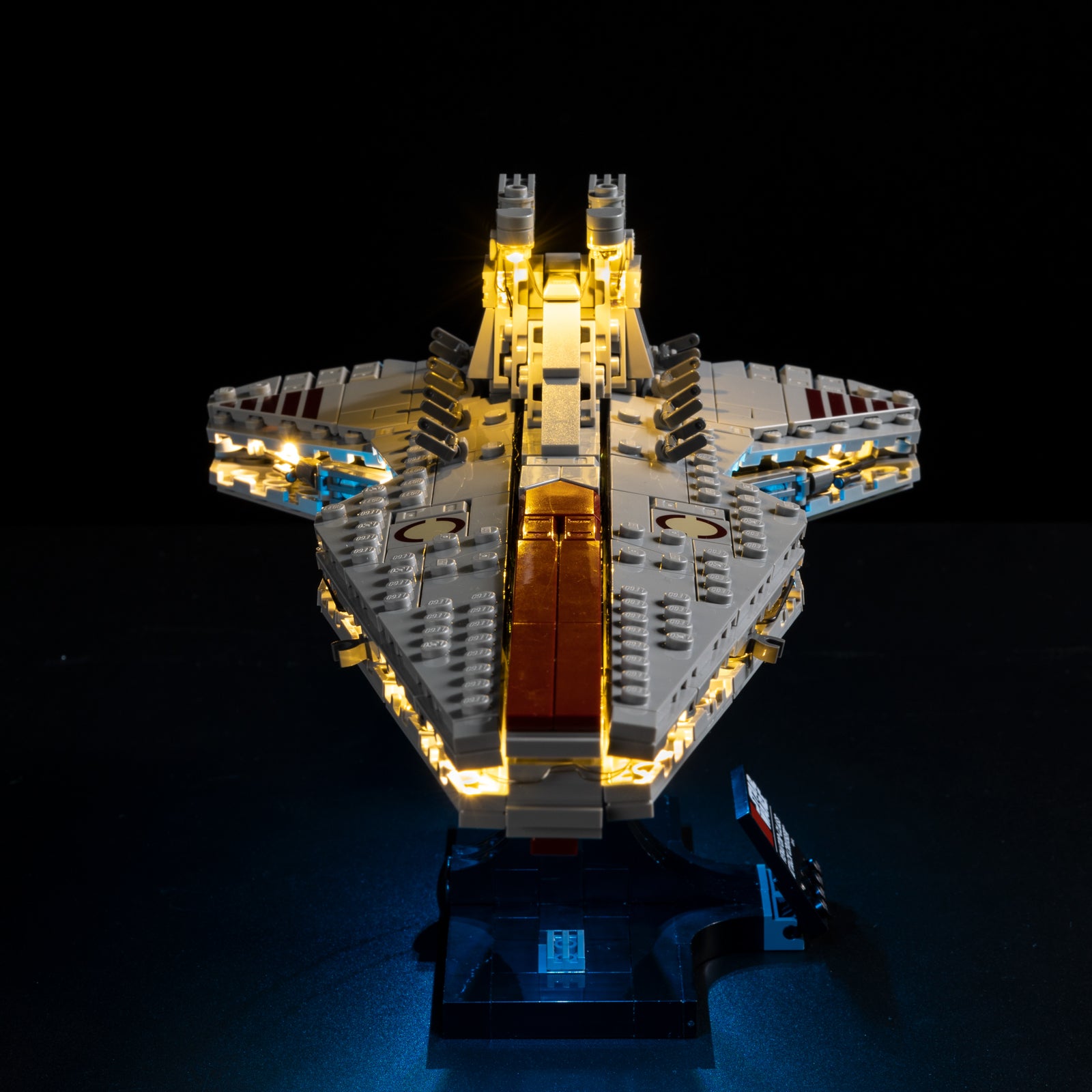 Front view of the assembled Venator-Class_Attack_Cruiser LEGO lighting