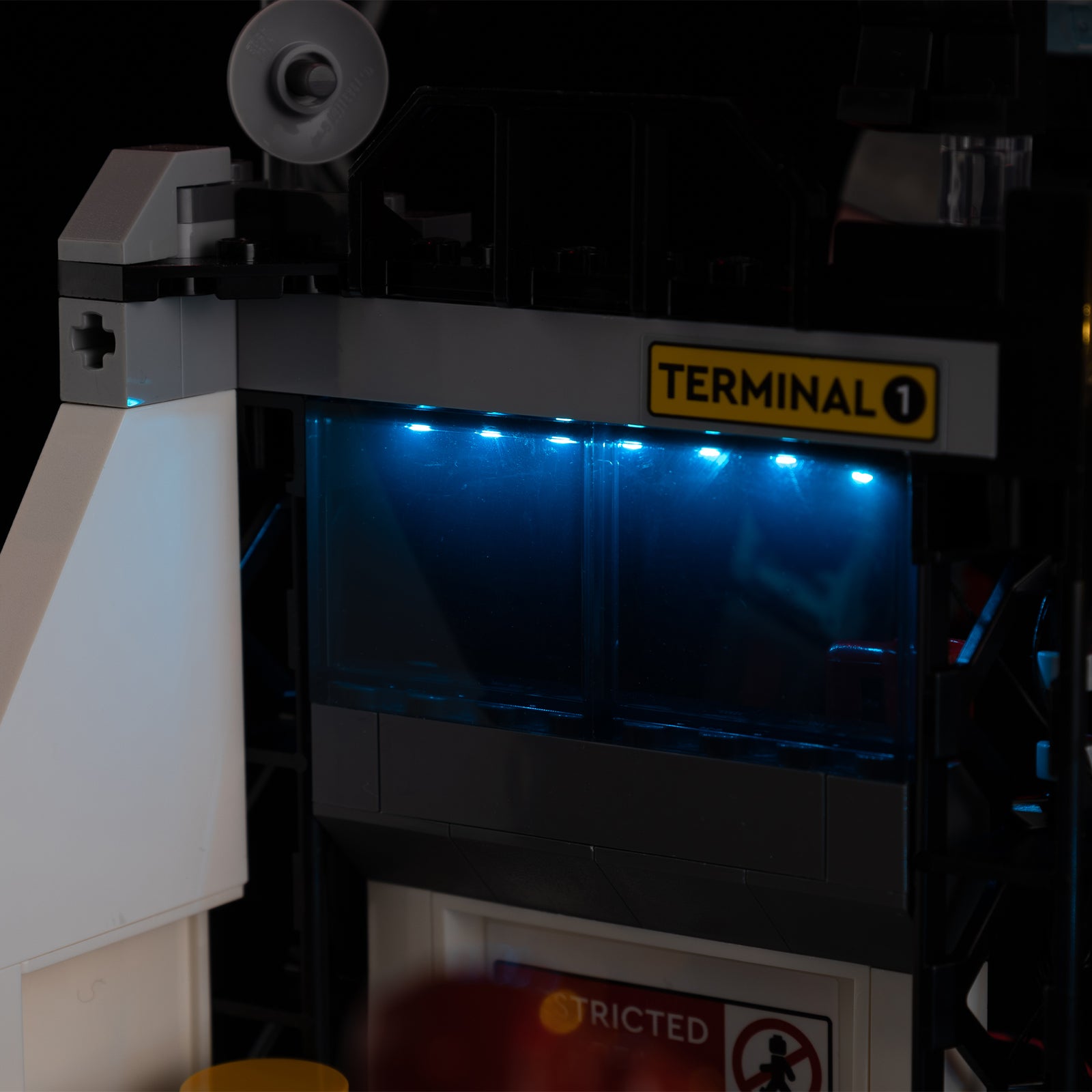 Captain America: Civil War Action Battle 76314 - close-up of back panel and rear light