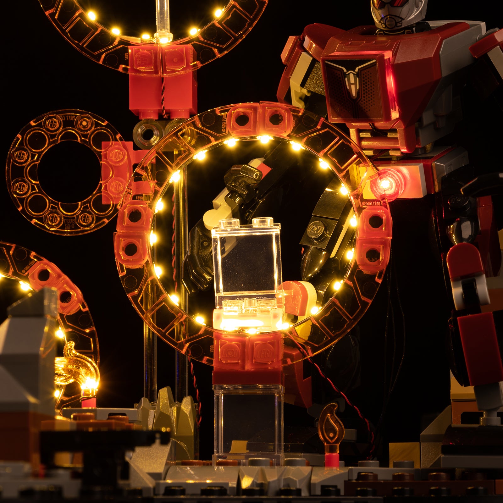 Avengers: Endgame Final Battle 76323 - close-up of cockpit and interior glow