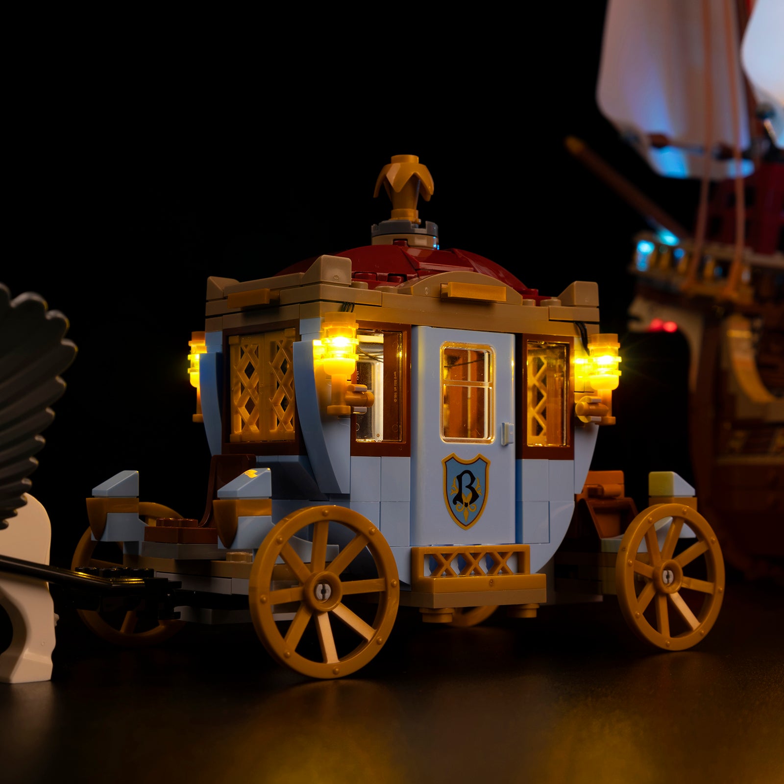 Triwizard Tournament: The Arrival 76440 - close-up of headlight and front detail