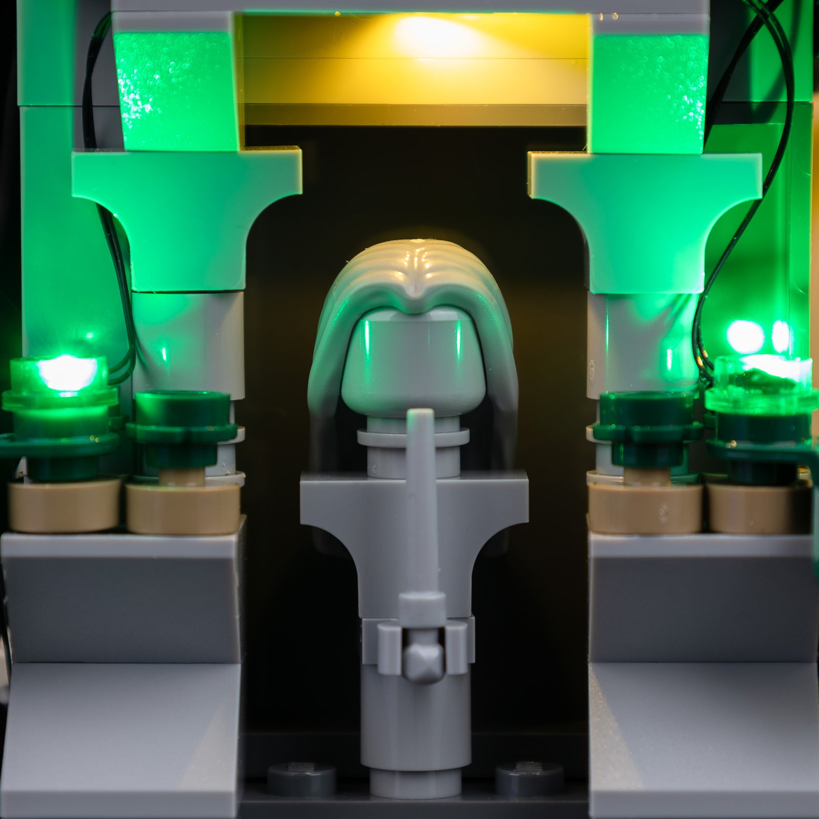 Malfoy Manor 76453 - close-up of headlight and front detail