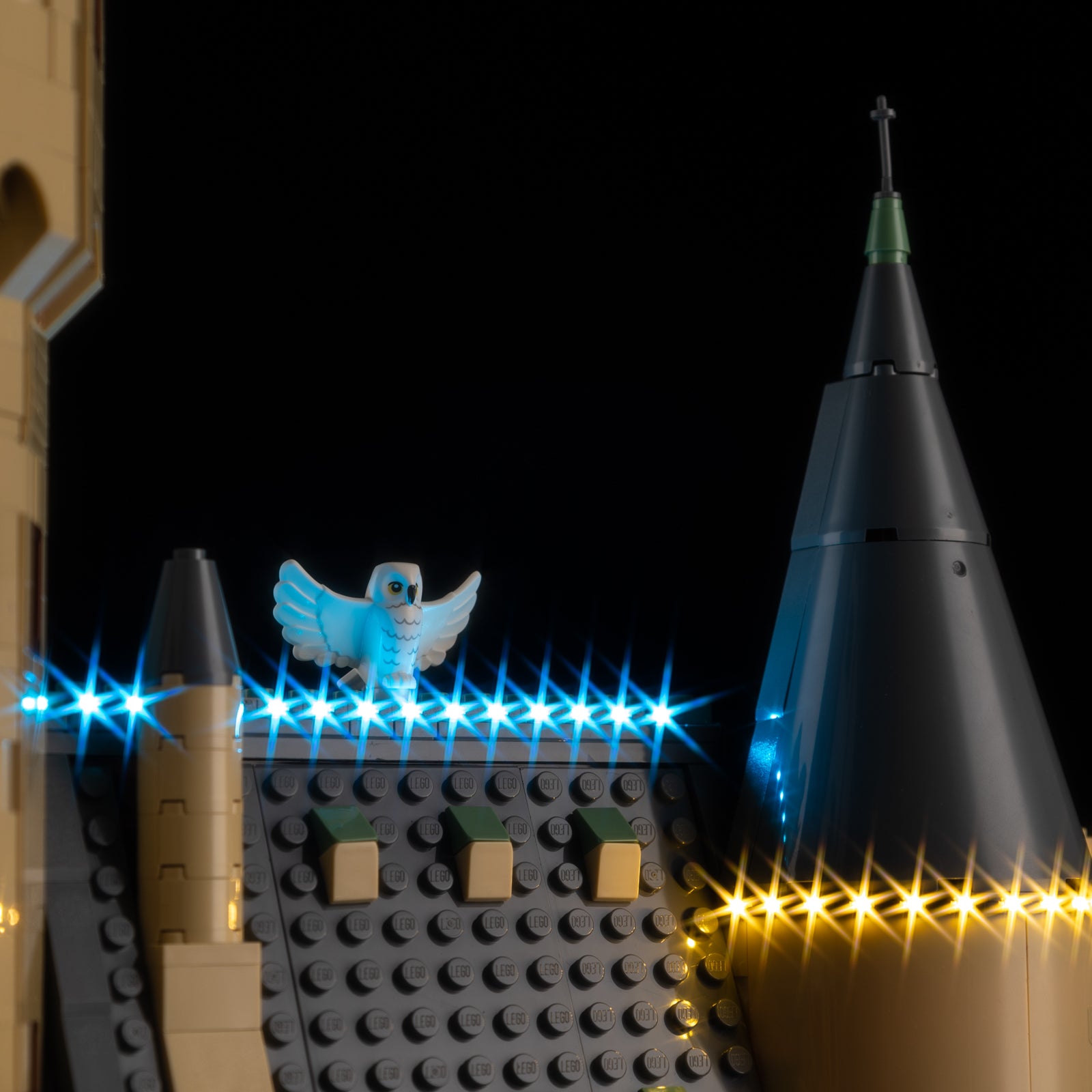 Hogwarts Castle The Main Tower 76454 - close-up of side emblem and texture