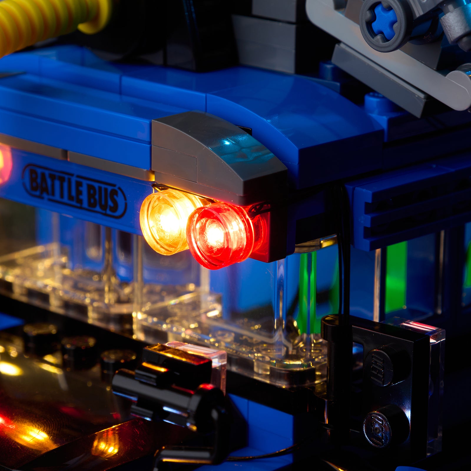 Battle Bus 77073 - close-up of mini figure and accent light